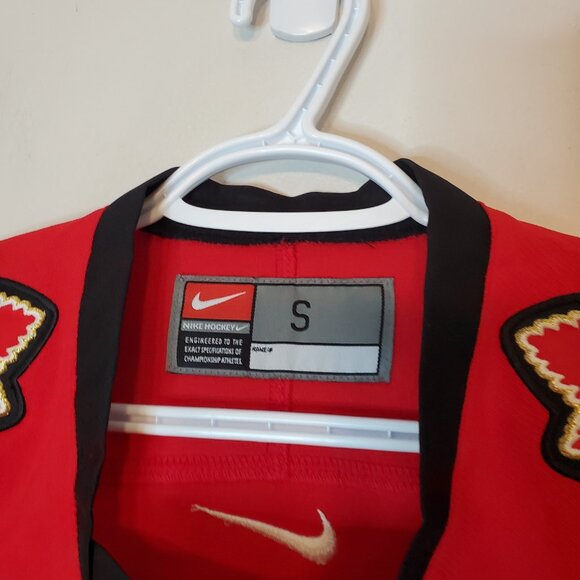 Vintage Team Canada Olympic IIHF Nike Jersey Red Size S - Picture 5 of 6
